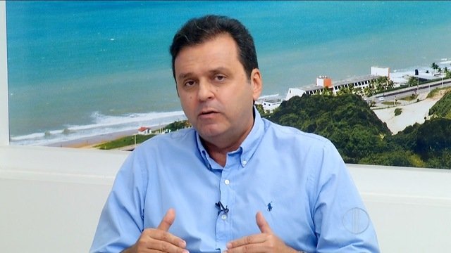 Pesquisa aponta vitória de Carlos Eduardo no 1° turno