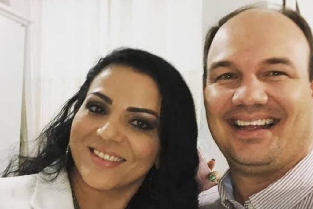 Possível substituta na disputa eleitoral, esposa de Iron Júnior, já teve candidatura indeferida pela justiça eleitoral pelo mesmo motivo do marido