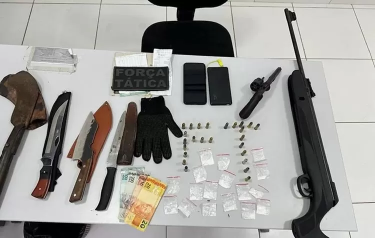 Foragido da Justiça é preso em carro oficial da Prefeitura de Serra Negra do Norte (RN) com armas e drogas