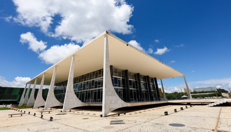 STF dá prazo de 180 dias para Congresso criar crime de retenção dolosa de salários