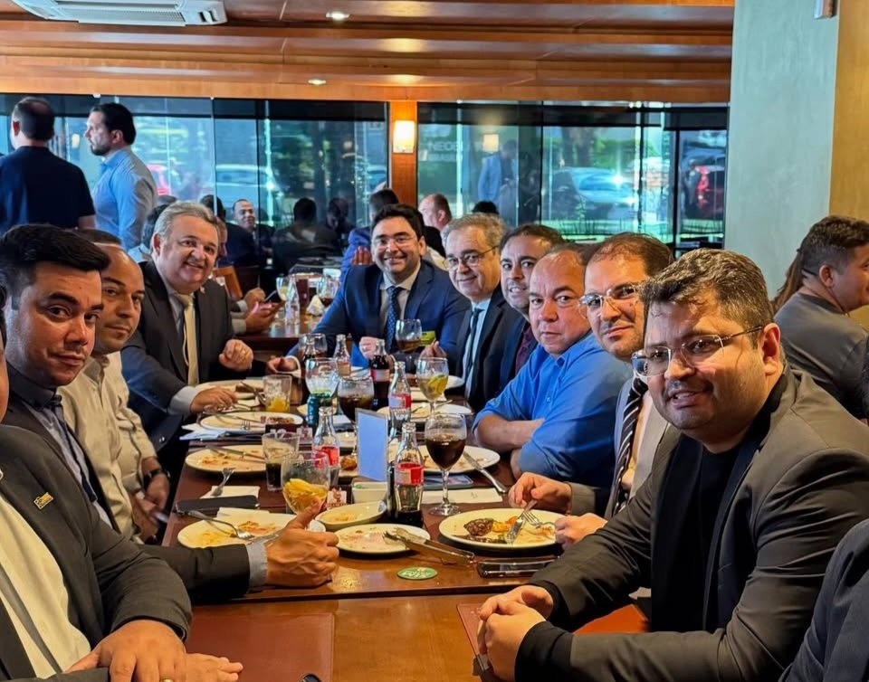 Álvaro Dias participa de encontro com prefeitos durante XXVI Marcha dos Prefeitos em Brasília