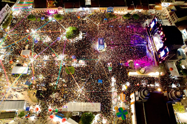 Multidão de 40 mil pessoas marca a abertura do São João de Assú 2025