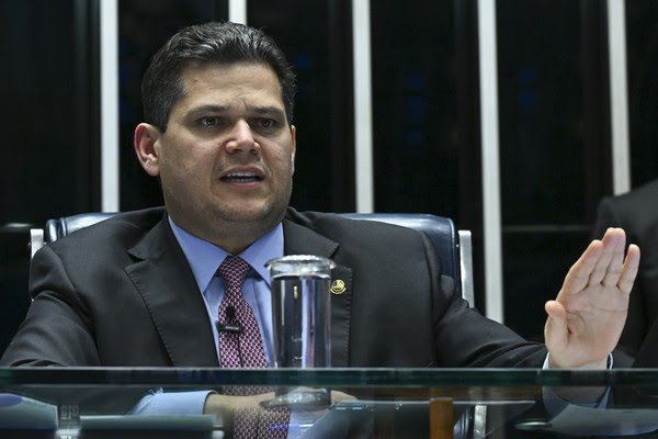 Alcolumbre culpa governo por derrota na CPMI do INSS