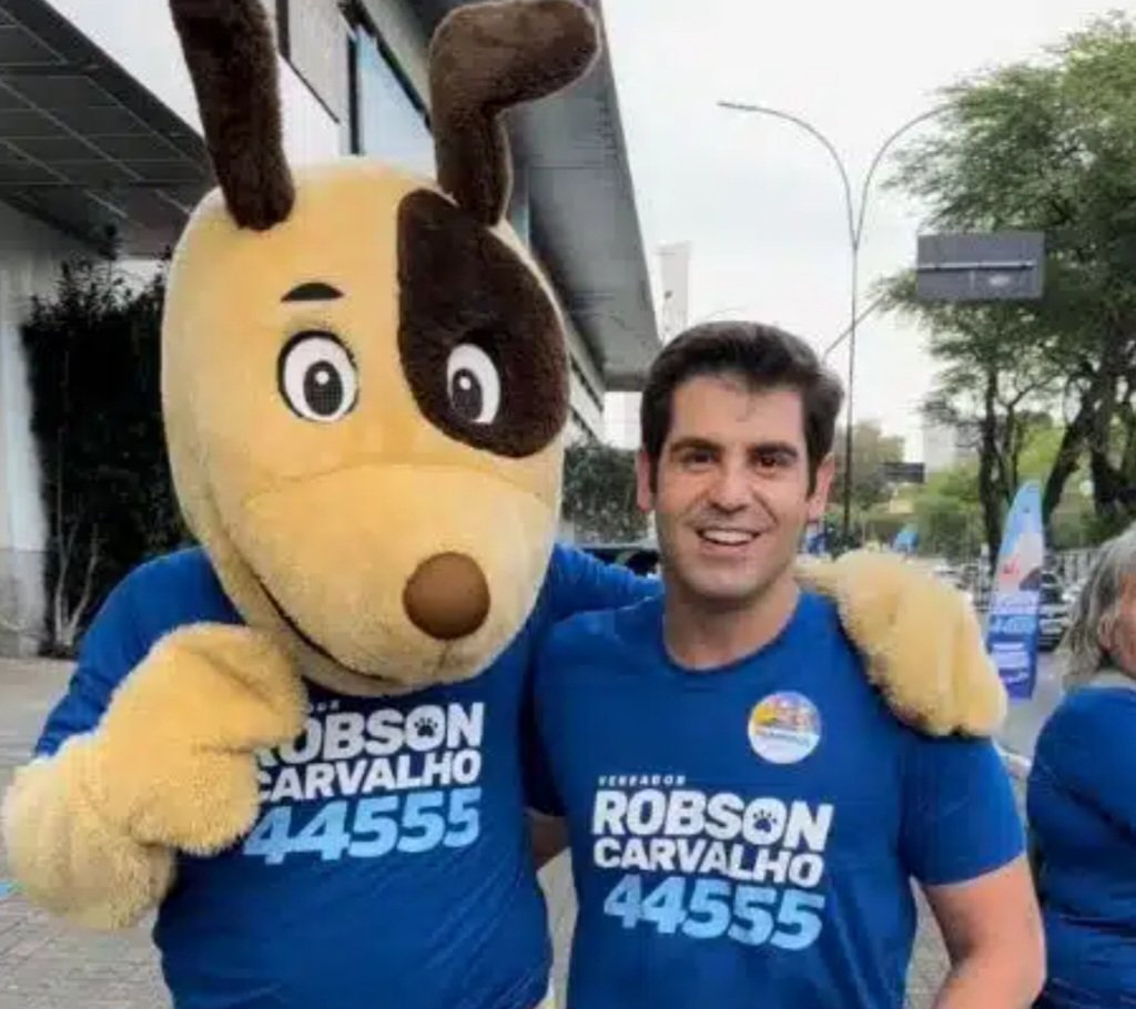 Defensor da causa animal, Robson Carvalho se destaca em mais uma pesquisa para deputado estadual