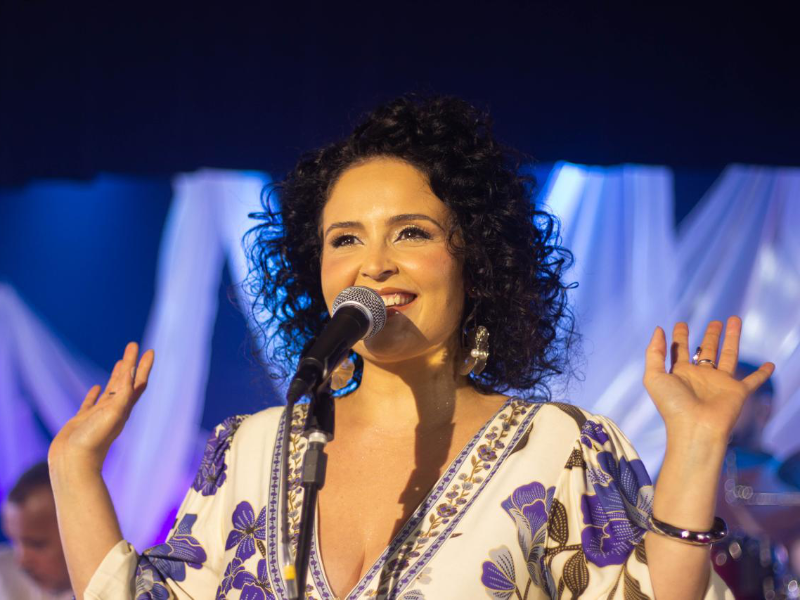 Cantora seridoense Heli Medeiros lança primeiro álbum autoral