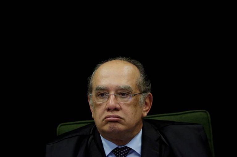 Retrocesso na Democracia