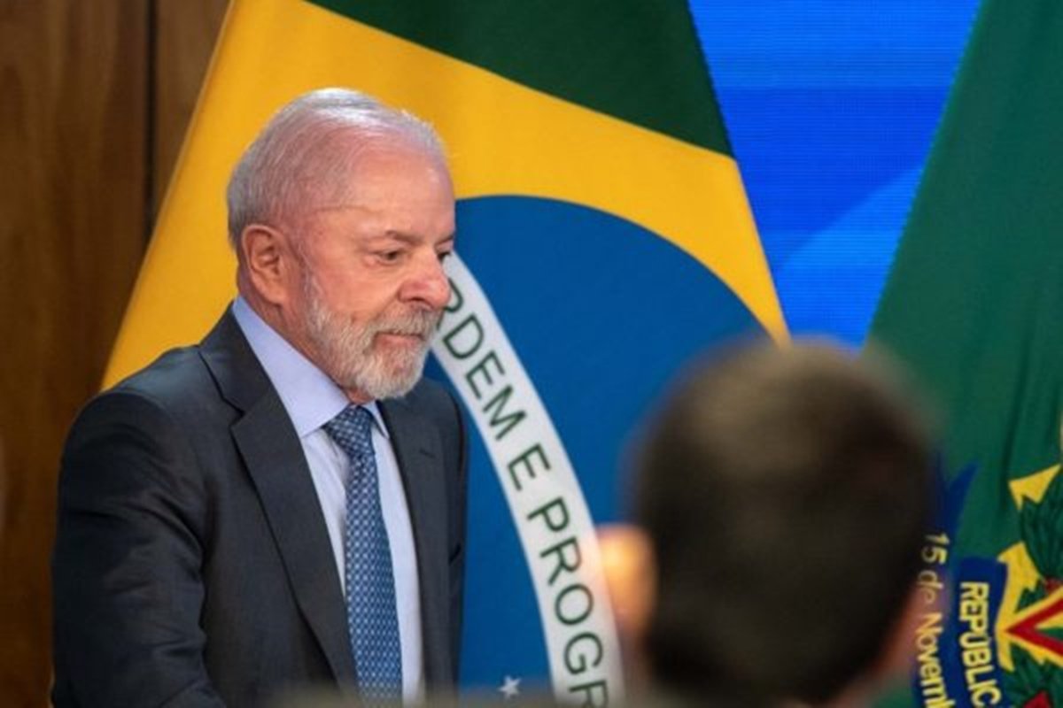 Lula convoca reunião de emergência após EUA capturar Maduro