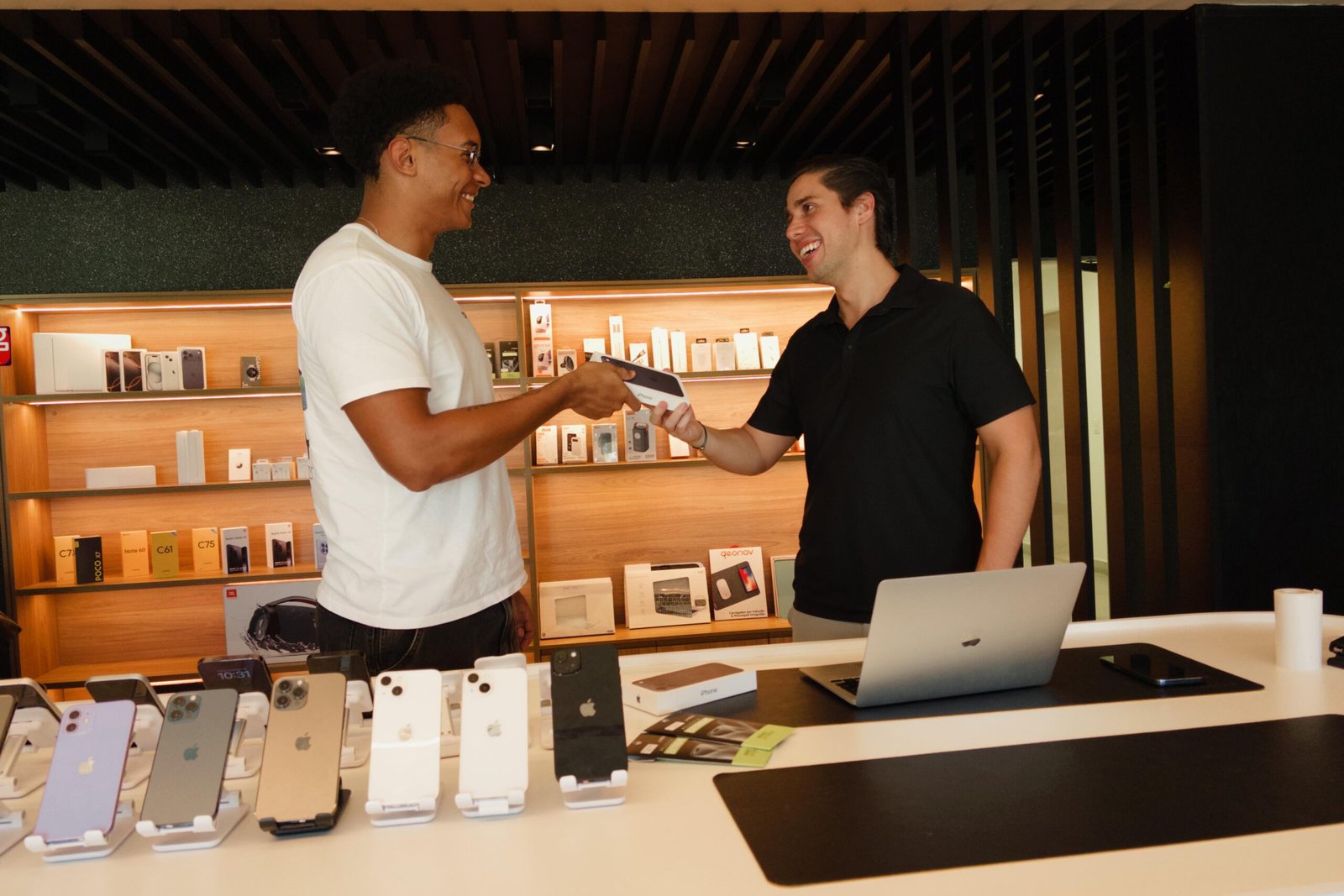 iSelect se consolida no mercado potiguar com orientação especializada, Apple, Android e garantia estendida