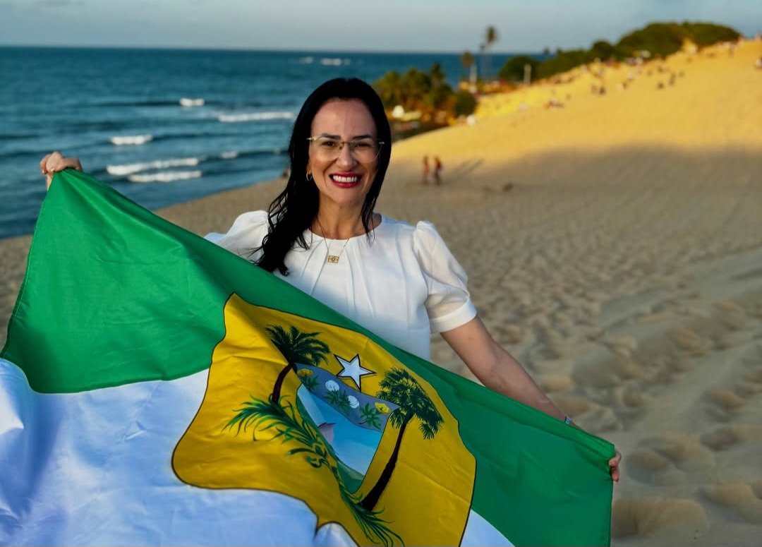 Camila Araújo confirma pré-candidatura a deputada estadual