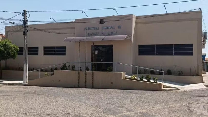 Prefeitura de Santana do Matos não paga 13° salário de servidores