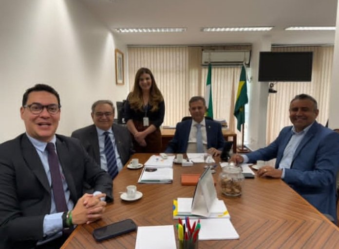 Álvaro Dias se reúne com Rogério Marinho e intensifica articulações políticas em Brasília