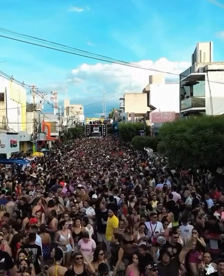[VÍDEO] Grafith arrasta multidão e se consagra como maior atração do Carnaval de Caicó 2026