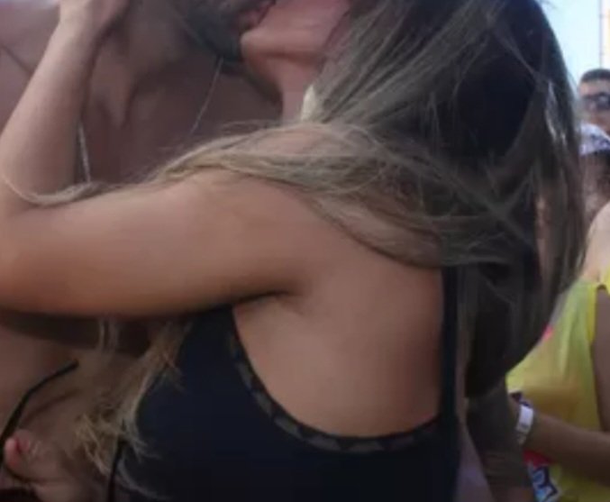 Mulher cobrou R$ 20 por beijo e faturou mais de R$ 800 em um único dia no Carnaval de Apodi