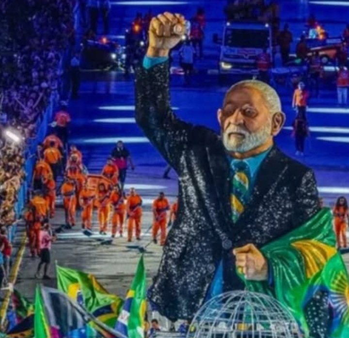 Escola de samba que homenageou Lula é rebaixada no Carnaval do Rio