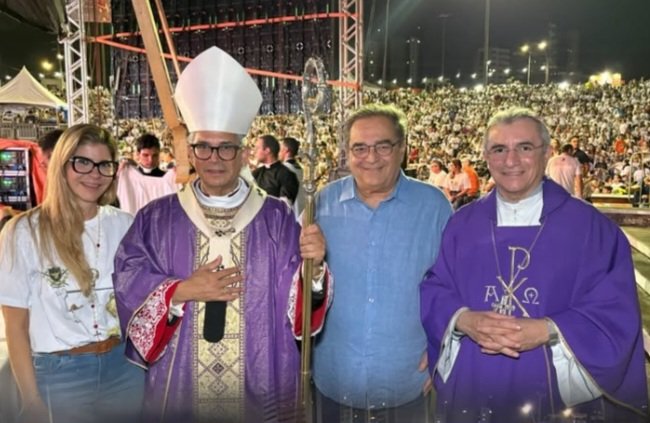 Álvaro Dias participa de evento religioso durante peregrinação da imagem de São Miguel Arcanjo em Natal