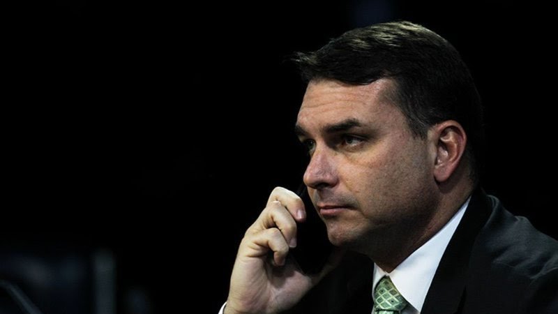 CMPI do INSS deve convocar sócia de Flávio Bolsonaro