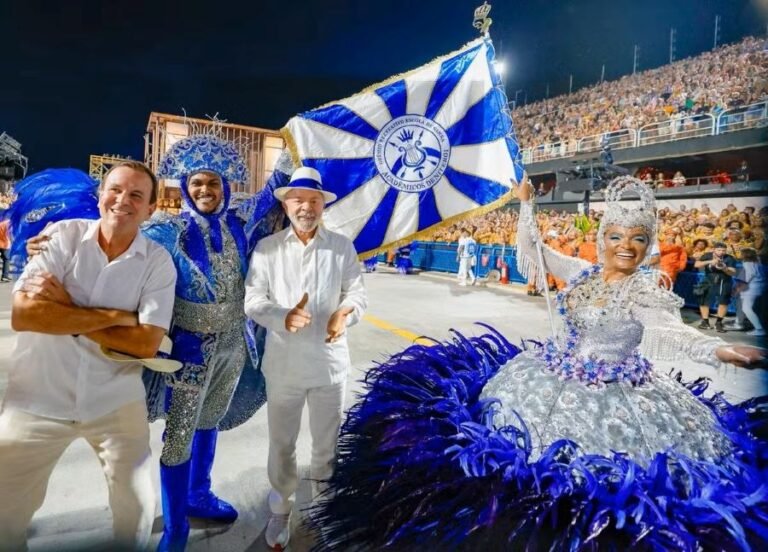 Pesquisas apontam que desfile em homenagem a Lula foi um desastre