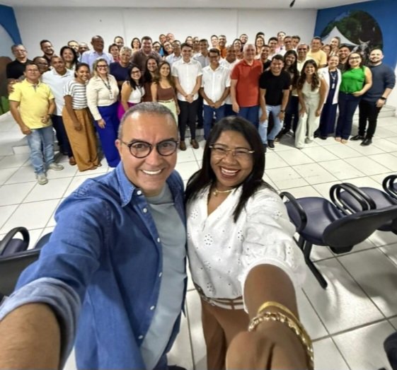 Prefeita de Parnamirim reúne vereadores e declara apoio a Kelps Lima para deputado federal