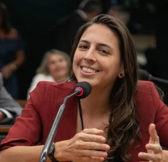 Natália Bonavides ganha força para o Senado no RN com possível permanência de Fátima Bezerra no governo