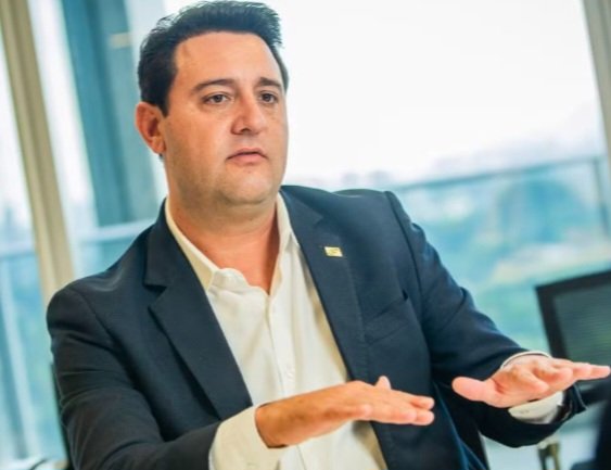 Ratinho Júnior desiste da corrida presidencial