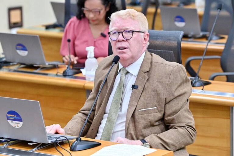 Ubaldo cobra transparência nas contas de energia e anuncia ações para proteger consumidores no RN