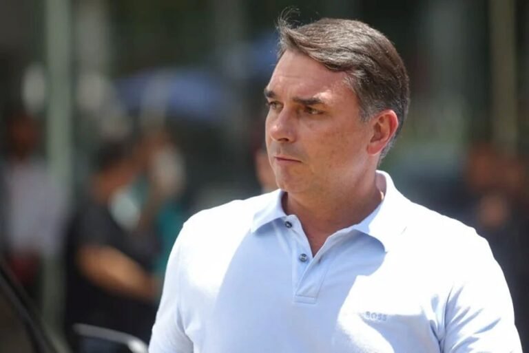 Flávio Bolsonaro defende classificar PCC e CV como grupos terroristas