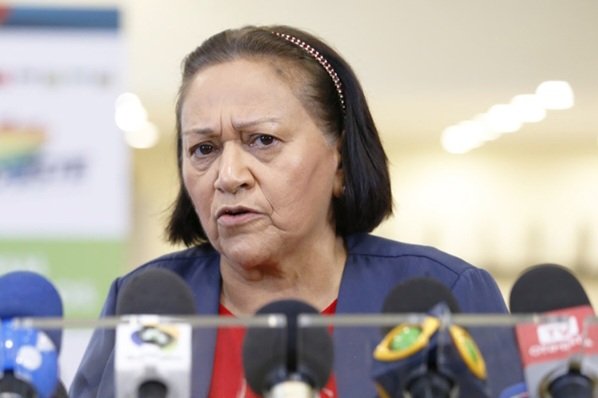 Pesquisa mostra Ratinho Júnior com maior aprovação entre governadores; Fátima Bezerra ocupa a penúltima posição com 71% de desaprovação