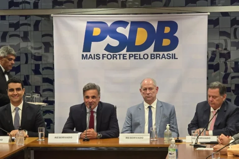 Aécio Neves convida Ciro Gomes para disputar presidência pelo PSDB