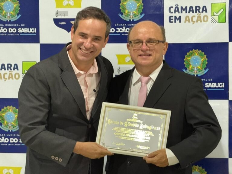 Cadu Xavier recebe o título de Cidadão Sabugiense
