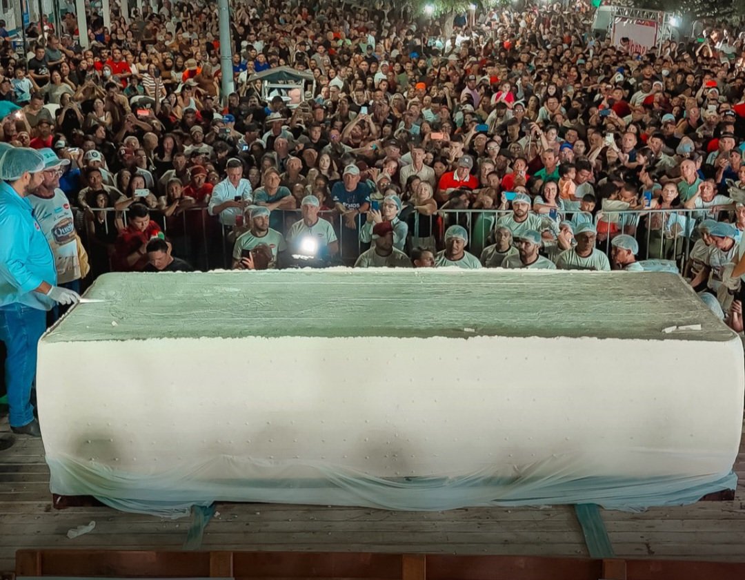 Com peça de 3,5 toneladas, Jaguaribe(CE) conquista título de maior queijo coalho do mundo