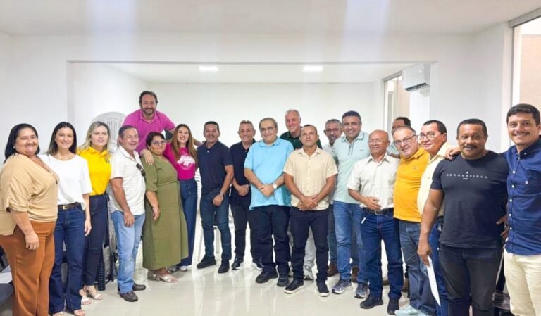 Prefeito, vice-prefeito e todos os vereadores de Senador Georgino Avelino anunciam apoio a Álvaro Dias ao Governo do RN
