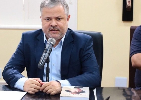TCE multa ex-prefeito de Ceará-Mirim por acumulação irregular de cargos públicos no município